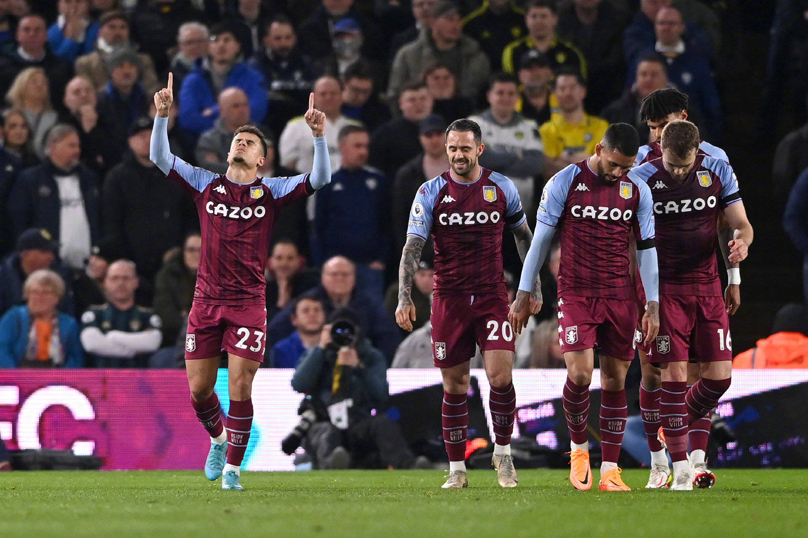 球迷们翘首 球迷们翘首